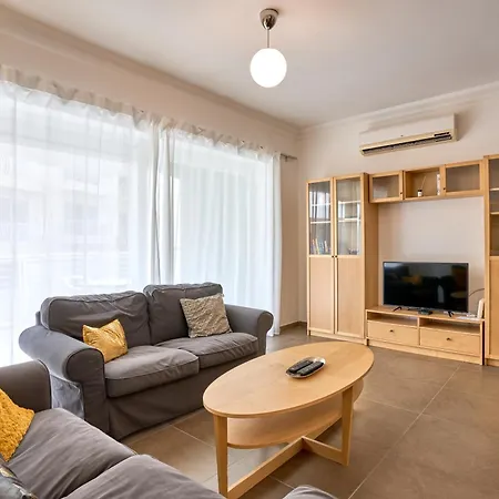Fortcambridge 2br, Pool, Terrace Sliema