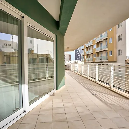 Fortcambridge 2br, Pool, Terrace 斯利马