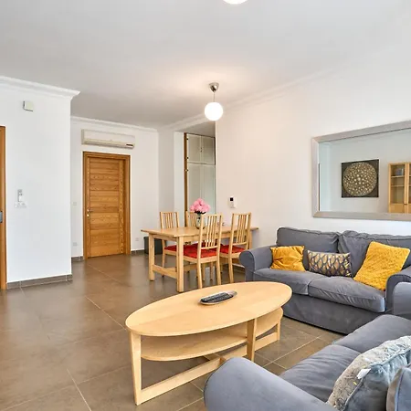Fortcambridge 2br, Pool, Terrace Apartment