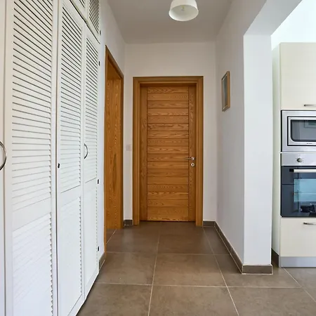 Fortcambridge 2br, Pool, Terrace Apartment Sliema