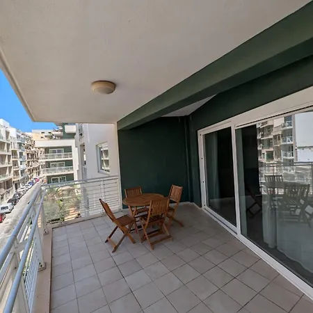 Fortcambridge 2br, Pool, Terrace Sliema