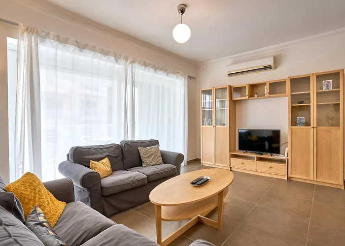 Fortcambridge 2br, Pool, Terrace Sliema