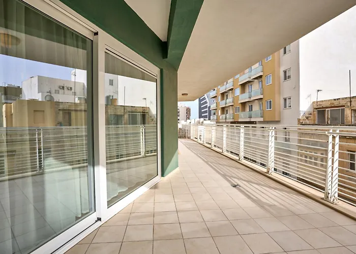 Fortcambridge 2br, Pool, Terrace Sliema