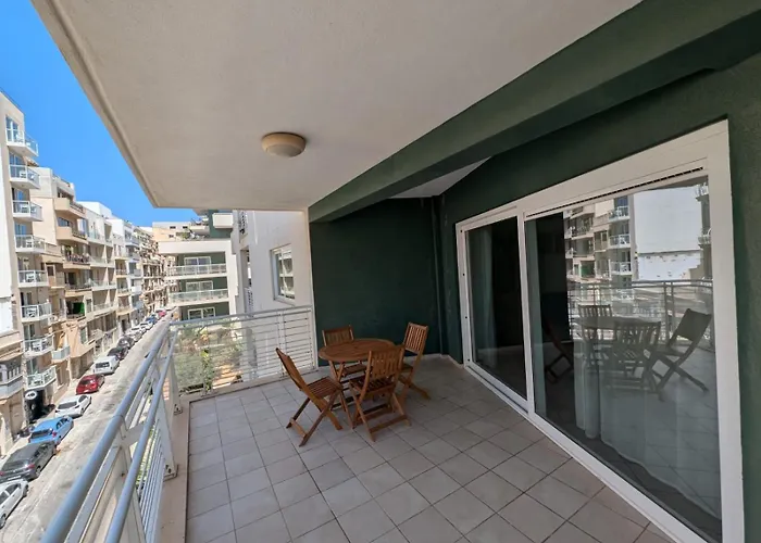 Fortcambridge 2br, Pool, Terrace Sliema